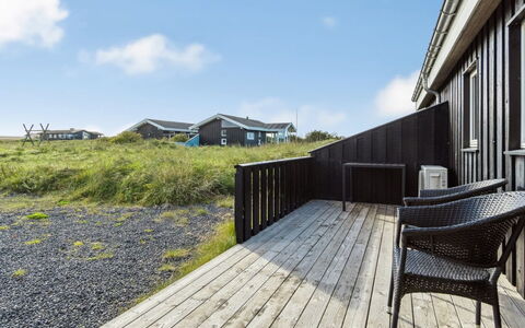 Simona - 300M from the Sea: Arkitektur, Tag, Hjem, Kompositmateriale, Dagslys, Sidespor, Indkørsel
