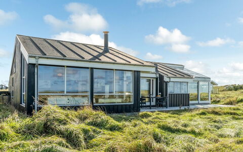 Simona - 300M from the Sea: Arkitektur, Tag, Hjem, Kompositmateriale, Dagslys, Sidespor, Indkørsel