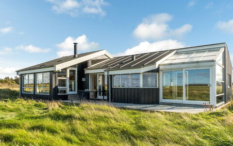 Simona - 300M from the Sea: Arkitektur, Tag, Hjem, Kompositmateriale, Dagslys, Sidespor, Indkørsel