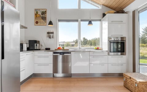Yaim - 800M from the Sea: Køkken, Countertop, Gulvbelægning, Køkken Apparat, Møbel, Indretning, Cabinetry, Større Bandage, Træ, Etage