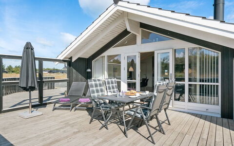 Aria - 1.2Km from the Sea: Skygge, Dæk, Udvej, Hårdttræ, Planke, Stol, Udendørs Møbler, Veranda, Hotel, Villa