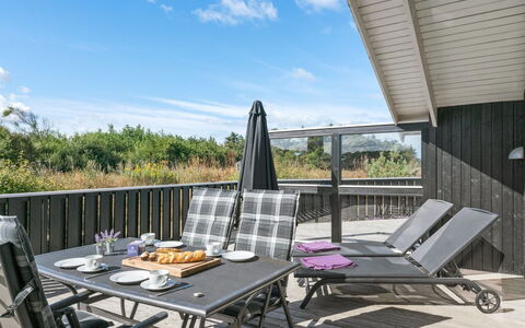 Aria - 1.2Km from the Sea: Møbel, Træ, Udendørs Møbler, Stol, Veranda, Bord, Køkken & Spisebord, Udendørs Bord, Dæk, Hårdttræ
