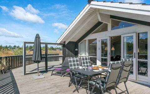 Aria - 1.2Km from the Sea: Dæk, Hårdttræ, Skygge, Planke, Udvej, Veranda, Stol, Udendørs Møbler, Altan, Trægulve