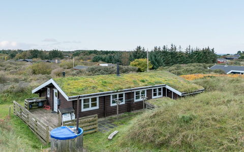 Thrym - 900M from the Sea: Sommerhus, Tag, Landdistrikt, Hytte, Hældning, Landsby, Tækning, Bjælkehytte, Hytte