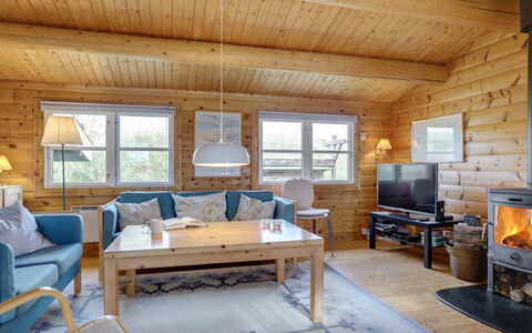 Thrym - 900M from the Sea: Træ, Loft, Møbel, Indretning, Hjem, Sommerhus, Værelse, Hårdttræ, Bjælkehytte, Stue