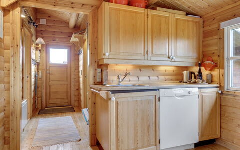 Thrym - 900M from the Sea: Køkken, Træ, Håndvask, Countertop, Køkken Apparat, Større Bandage, Gulvbelægning, Sanitærarmatur, Cabinetry, Tap
