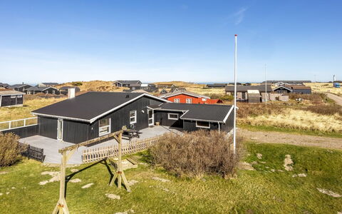 Vili - 441M from the Sea: Hus, Hjem, Dør, Tag, Sommerhus, Estate, Have, Skygge, Sidespor, Gård