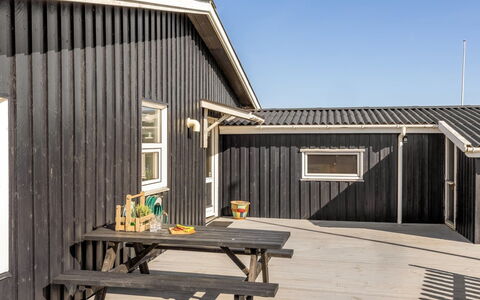 Vili - 441M from the Sea: Hus, Hjem, Dør, Tag, Sommerhus, Estate, Have, Skygge, Sidespor, Gård