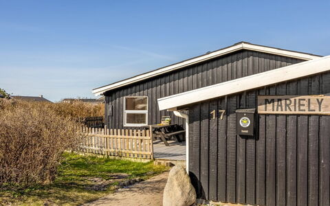 Vili - 441M from the Sea: Hus, Hjem, Dør, Tag, Sommerhus, Estate, Have, Skygge, Sidespor, Gård