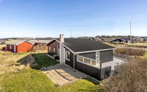 Vili - 441M from the Sea: Hus, Hjem, Dør, Tag, Sommerhus, Estate, Have, Skygge, Sidespor, Gård