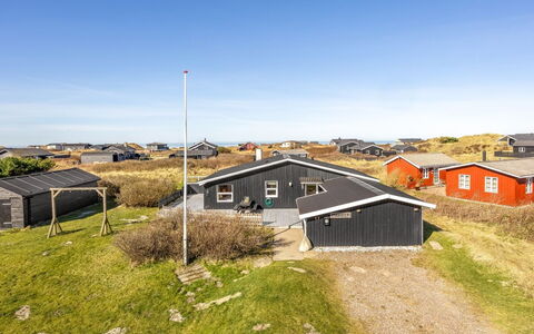 Vili - 441M from the Sea: Hus, Hjem, Dør, Tag, Sommerhus, Estate, Have, Skygge, Sidespor, Gård