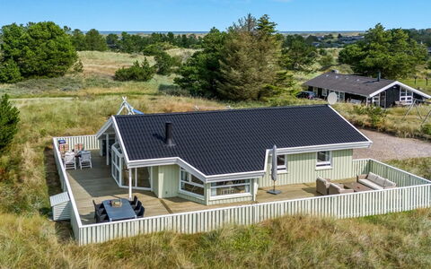 Mila - 750M from the Sea: Indretning, Loft, Lejlighed, Gulvbelægning, Møbel, Etage, Værelse, Belysning, Hjem, Couch