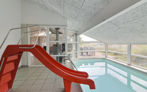 Ilmo - 950M from the Sea: Loft, Dagslys, Design, Chute, Svømmepøl, Udvej, Attic, Trappe