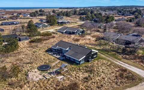 Amadahy - 950M from the Sea: Græs, Hus, Tag, Hjem, Sommerhus, Busk, Land Lot, Landdistrikt, Stuehus, Bunddække