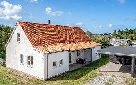 Marijanne - 500M from the Sea: Træ, Tag, Arkitektur, Hjem, Hus, Sommerhus, Sidespor, Hårdttræ, Hældning, Estate