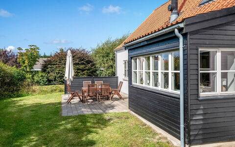 Marijanne - 500M from the Sea: Træ, Tag, Arkitektur, Hjem, Hus, Sommerhus, Sidespor, Hårdttræ, Hældning, Estate