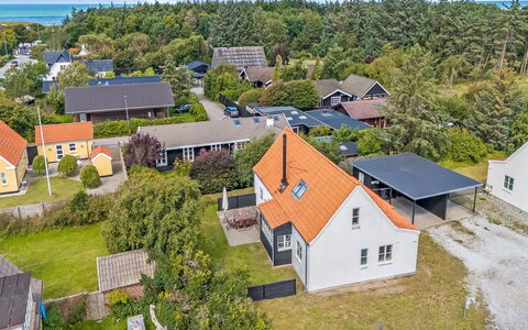 Marijanne - 500M from the Sea: Træ, Tag, Arkitektur, Hjem, Hus, Sommerhus, Sidespor, Hårdttræ, Hældning, Estate