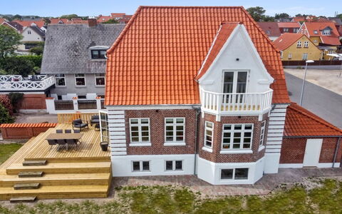 Kosara - 50M from the Sea: Arkitektur, Tag, Hjem, Kompositmateriale, Dagslys, Sidespor, Indkørsel