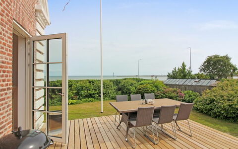Kosara - 50M from the Sea: Arkitektur, Tag, Hjem, Kompositmateriale, Dagslys, Sidespor, Indkørsel
