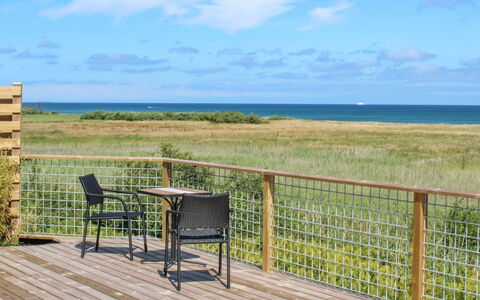 Marlena - 150M from the Sea: Svømmepøl, Udendørs Møbler, Møbel, Udvej, Flise, Eco Hotel, Skygge, Stol, Fritid, Estate