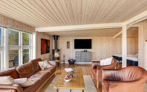 Marlena - 150M from the Sea: Svømmepøl, Udendørs Møbler, Møbel, Udvej, Flise, Eco Hotel, Skygge, Stol, Fritid, Estate