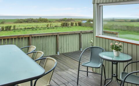 Lilibeth - 300M from the Sea: Svømmepøl, Udendørs Møbler, Møbel, Udvej, Flise, Eco Hotel, Skygge, Stol, Fritid, Estate