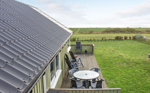 Lilibeth - 300M from the Sea: Svømmepøl, Udendørs Møbler, Møbel, Udvej, Flise, Eco Hotel, Skygge, Stol, Fritid, Estate