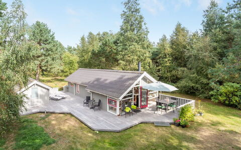 Snari - 400M from the Sea: Svømmepøl, Udendørs Møbler, Møbel, Udvej, Flise, Eco Hotel, Skygge, Stol, Fritid, Estate