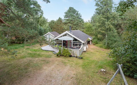 Snari - 400M from the Sea: Svømmepøl, Udendørs Møbler, Møbel, Udvej, Flise, Eco Hotel, Skygge, Stol, Fritid, Estate