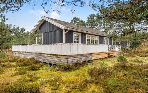 Syrine - 300M from the Sea: Tag, Hus, Hjem, Sommerhus, Sidespor, Estate, Indkørsel, Garden Bygninger, Gård, Skur