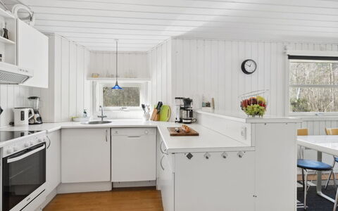 Nicklas - 2Km from the Sea: Svømmepøl, Udendørs Møbler, Møbel, Udvej, Flise, Eco Hotel, Skygge, Stol, Fritid, Estate