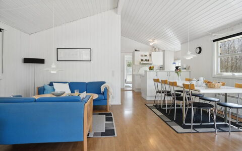 Nicklas - 2Km from the Sea: Svømmepøl, Udendørs Møbler, Møbel, Udvej, Flise, Eco Hotel, Skygge, Stol, Fritid, Estate