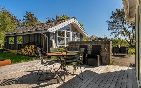 Tishon - 100M from the Sea: Træ, Hjem, Arkitektur, Tag, Sommerhus, Hus, Sidespor, Dør, Veranda, Estate