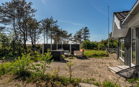 Tishon - 100M from the Sea: Himmel, Sky, Boligområde, Hjem, Land Lot, Skygge, Estate, Sommerhus, Landscaping, Have