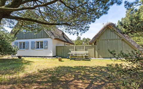 Gravers - 300M from the Sea: Svømmepøl, Udendørs Møbler, Møbel, Udvej, Flise, Eco Hotel, Skygge, Stol, Fritid, Estate