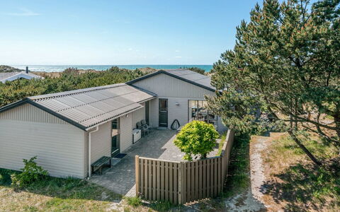 Petersen - 50M from the Sea: Træ, Hjem, Veranda, Dæk, Hårdttræ, Tag, Bejdse, Trægulve, Eco Hotel