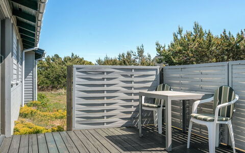 Petersen - 50M from the Sea: Træ, Hjem, Veranda, Dæk, Hårdttræ, Tag, Bejdse, Trægulve, Eco Hotel