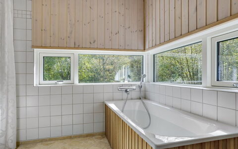 Henni - 2.5Km from the Sea: Svømmepøl, Udendørs Møbler, Møbel, Udvej, Flise, Eco Hotel, Skygge, Stol, Fritid, Estate