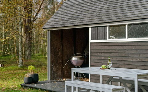 Henni - 2.5Km from the Sea: Svømmepøl, Udendørs Møbler, Møbel, Udvej, Flise, Eco Hotel, Skygge, Stol, Fritid, Estate