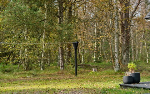 Henni - 2.5Km from the Sea: Svømmepøl, Udendørs Møbler, Møbel, Udvej, Flise, Eco Hotel, Skygge, Stol, Fritid, Estate