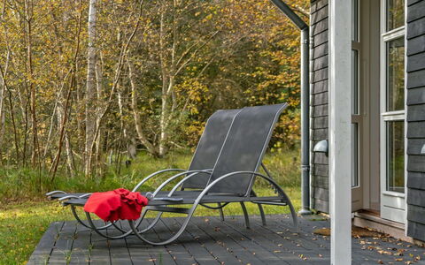 Henni - 2.5Km from the Sea: Svømmepøl, Udendørs Møbler, Møbel, Udvej, Flise, Eco Hotel, Skygge, Stol, Fritid, Estate
