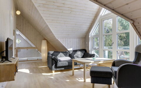 Henni - 2.5Km from the Sea: Svømmepøl, Udendørs Møbler, Møbel, Udvej, Flise, Eco Hotel, Skygge, Stol, Fritid, Estate