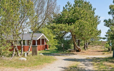 Hrefna - 350M from the Sea: Træ, Tag, Hus, Sommerhus, Dør, Hjem, Sidespor, Land Lot, Garden Bygninger, Skur