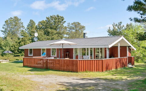 Hrefna - 350M from the Sea: Tag, Hus, Land Lot, Hjem, Sommerhus, Estate, Garden Bygninger, Skygge, Bjælkehytte, Landscaping
