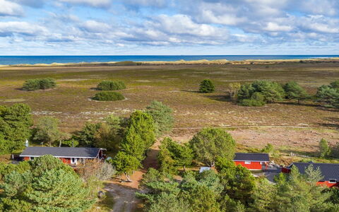 Hrefna - 350M from the Sea: Tag, Hus, Land Lot, Hjem, Sommerhus, Estate, Garden Bygninger, Skygge, Bjælkehytte, Landscaping