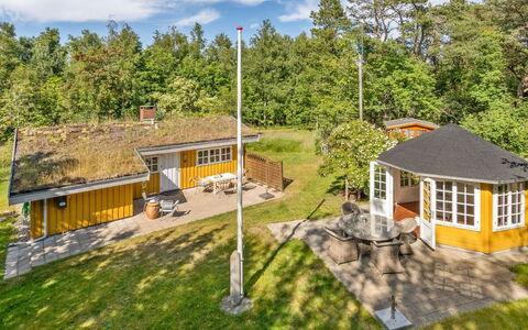 Mirla - 300M from the Sea: Tag, Hus, Hjem, Sommerhus, Dør, Sidespor, Dæk, Veranda, Planke, Hårdttræ