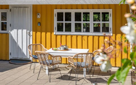 Mirla - 300M from the Sea: Tag, Hus, Hjem, Sommerhus, Dør, Sidespor, Dæk, Veranda, Planke, Hårdttræ
