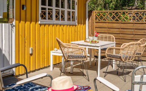 Mirla - 300M from the Sea: Tag, Hus, Hjem, Sommerhus, Dør, Sidespor, Dæk, Veranda, Planke, Hårdttræ
