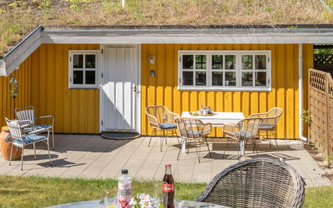Mirla - 300M from the Sea: Tag, Hus, Hjem, Sommerhus, Dør, Sidespor, Dæk, Veranda, Planke, Hårdttræ