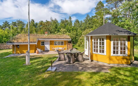 Mirla - 300M from the Sea: Tag, Hus, Hjem, Sommerhus, Dør, Sidespor, Dæk, Veranda, Planke, Hårdttræ